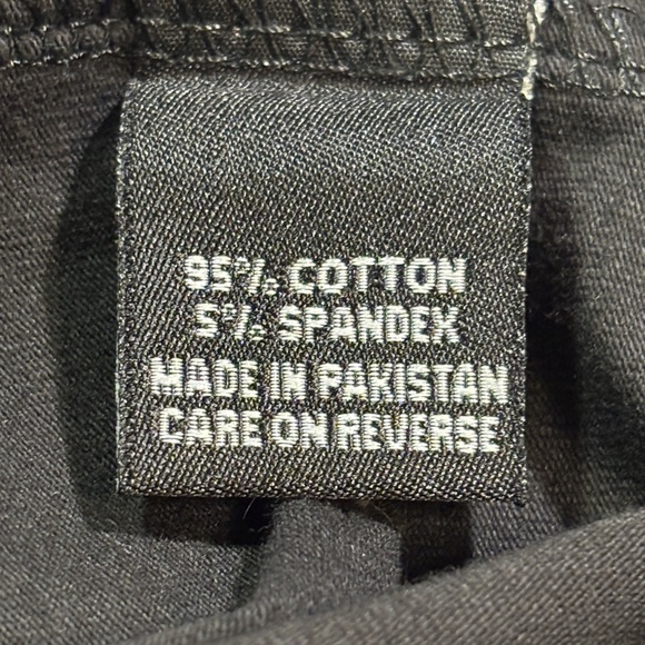 Focus Black Short-sleeve Crewneck T-Shirt with Red Heart and Dove Design 2X NWT - Picture 8 of 11